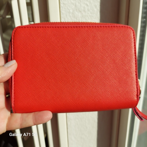 Stella & Dot Red Call Me Wallet - Picture 3 of 16